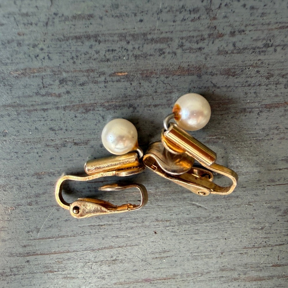 Vintage Gold Tone Faux Pearl Clip On Earrings Minimalist Classic Jewelry